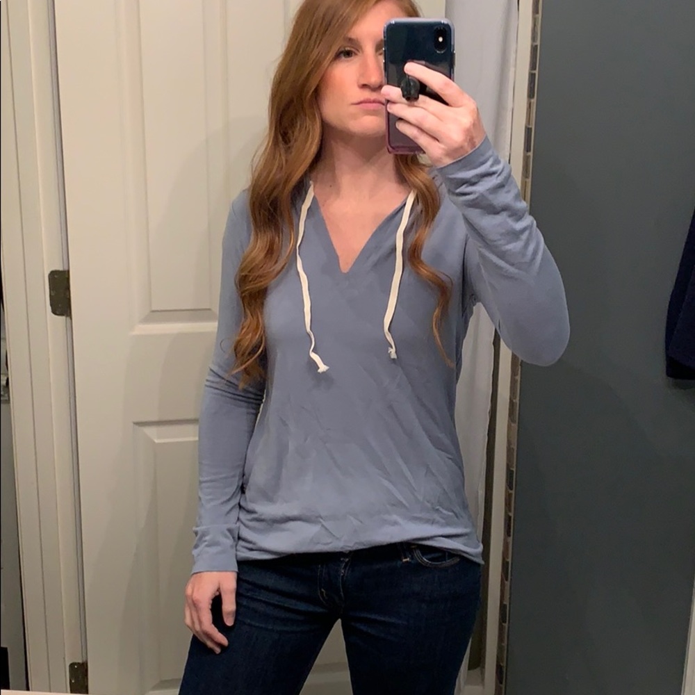 Hooded grey/blue top